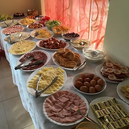 Beatris Family House Хотел