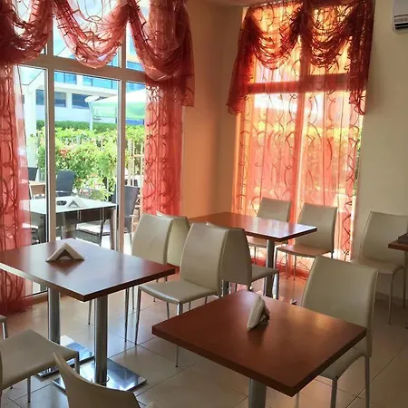 Хотел Beatris Family House Слънчев бряг