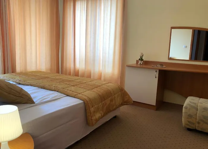 Отель Beatris Family House